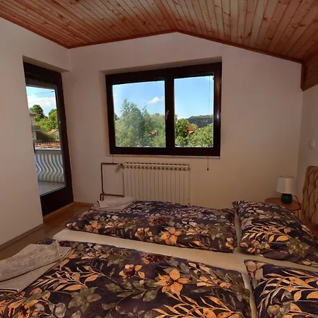 Villa Bella Home! A Piece Of Countryside, Nature But Close To Center Of ! Garage ! 4 Bedrooms