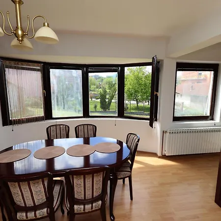 Bella Home! A Piece Of Countryside, Nature But Close To Center Of ! Garage ! 4 Bedrooms *