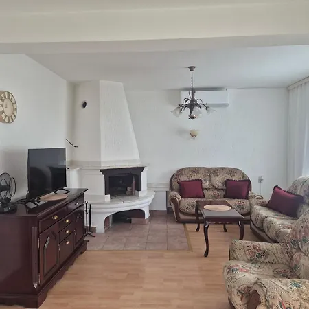 Bella Home! A Piece Of Countryside, Nature But Close To Center Of ! Garage ! 4 Bedrooms * Banja Luka