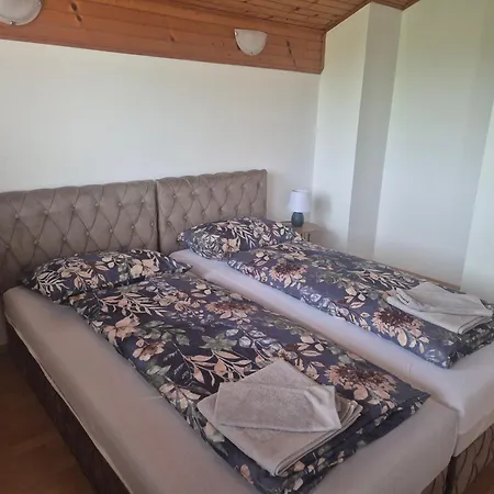 Bella Home! A Piece Of Countryside, Nature But Close To Center Of ! Garage ! 4 Bedrooms