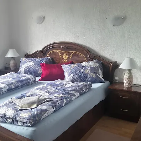 Villa Bella Home! A Piece Of Countryside, Nature But Close To Center Of ! Garage ! 4 Bedrooms