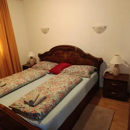 Вилла Bella Home! A Piece Of Countryside, Nature But Close To Center Of ! Garage ! 4 Bedrooms