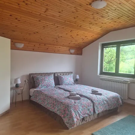 Bella Home! A Piece Of Countryside, Nature But Close To Center Of ! Garage ! 4 Bedrooms Banja Luka