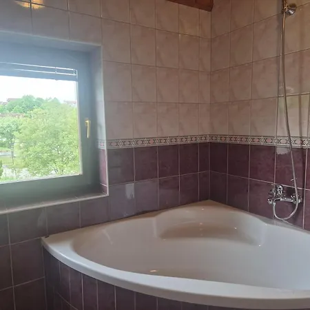 Villa Bella Home! A Piece Of Countryside, Nature But Close To Center Of ! Garage ! 4 Bedrooms *