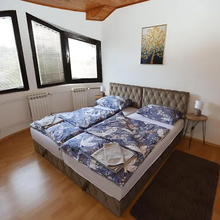 Bella Home! A Piece Of Countryside, Nature But Close To Center Of ! Garage ! 4 Bedrooms Villa *