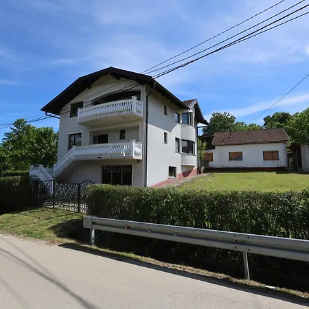 Villa Bella Home! A Piece Of Countryside, Nature But Close To Center Of ! Garage ! 4 Bedrooms *
