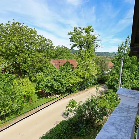 Villa Bella Home! A Piece Of Countryside, Nature But Close To Center Of ! Garage ! 4 Bedrooms
