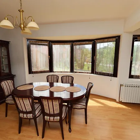 Bella Home! A Piece Of Countryside, Nature But Close To Center Of ! Garage ! 4 Bedrooms *