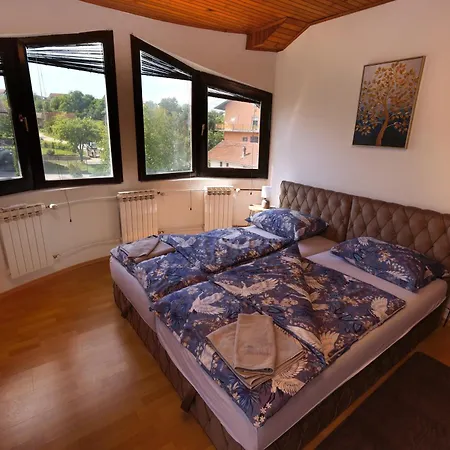 Villa Bella Home! A Piece Of Countryside, Nature But Close To Center Of ! Garage ! 4 Bedrooms